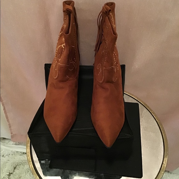 Boot - Picture 2 of 3